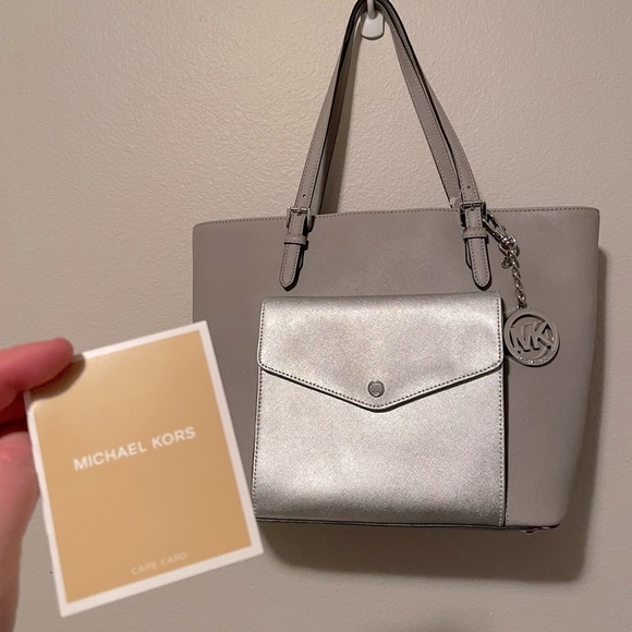❌SOLD❌Michael Kors Jet Set Tote Leather Grey Silver Bag - Picture 5 of 16